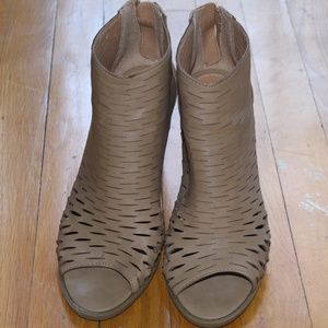 Report Tan Booties - Barely Worn